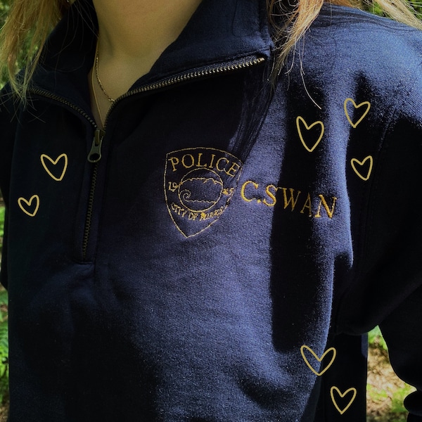 Uniforme Charlie Swan brodé à moitié zippé (Inspiré de Twilight, Forks, Cullen, Edward et Bella, Twilight Merch) - La Clique Vêtements