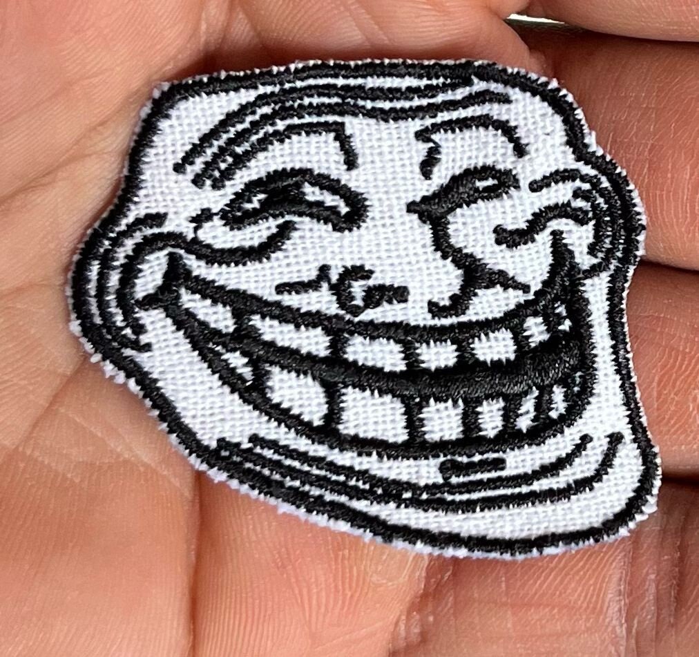 Broche engraçado de lapela esmalte, Fingindo ser feliz, Chorando atrás da  máscara, Meme Pin, Chorando Por Dentro, Falso Troll Face - AliExpress