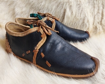 Botines de guerrero negro otomano, zapatos de cuero hechos a mano, zapatillas de hadas medievales turcas, sandalias pintadas a mano para mujer y hombre, sandalias turcas descalzas