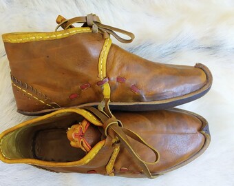 Botas bajas Reenact de color amarillo natural, zapatos medievales de cuero hechos a mano para mujeres y hombres, sin cordones, regalos para ella y él.