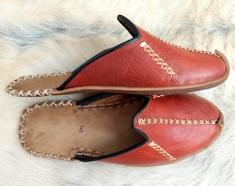 Pantufas turcas de couro cor tijolo natural, estilo babouches, feitas à mão, mocassins rasos, tingidas à mão, masculinas, estilo iemenita vintage.