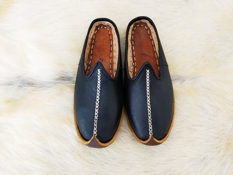 slippers black colour