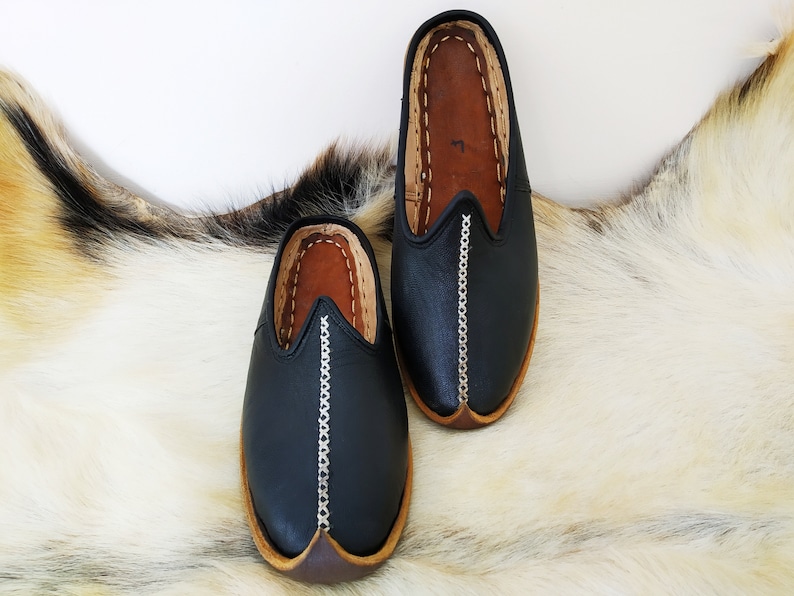 slippers black colour