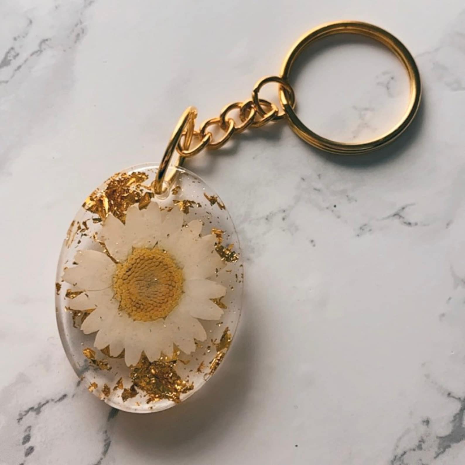 Daisy Keyring Pressed Flower Keyring Resin Keyring Nature Etsy