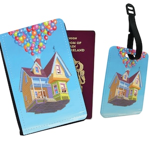 Gepersonaliseerde kunstleren paspoorthoes en bagagelabel Disney Up House met ballonnen Carl Ellie Disneyland Friends verjaardagscadeau