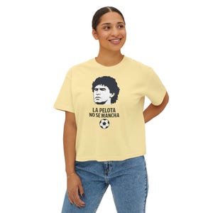 IC11 - Soccer Graphic Tee La Pelota No Se Mancha Shirt Unisex Vintage Football Quote Top Inspirational Sports Gift