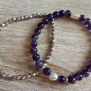Amethyst Perlen Armband: Februar Geburtsstein, Akzente aus Silber