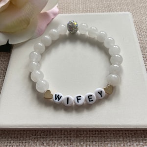 Wihey witte jade kralenarmband: aangepaste naam bruidscadeau