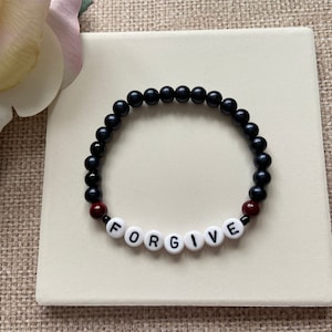 Armband met zwarte onyx kralen: aangepaste naam, inspirerend woord