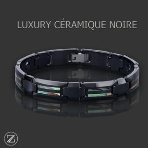 Puede incluir: Pulsera de cerámica negra con cierre plateado e incrustación decorativa de nácar iridiscente. LUXURY CÉRAMIQUE NOIRE.