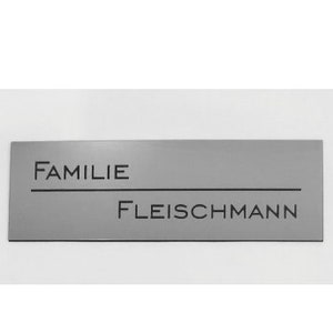 Bell sign Door sign Mailbox sign Name tag Line in the middle Individual engraving Staggered Adhesive 3 colours