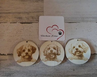 Ornamento personalizzato per cane Bichon Frise inciso al laser su entrambi i lati.