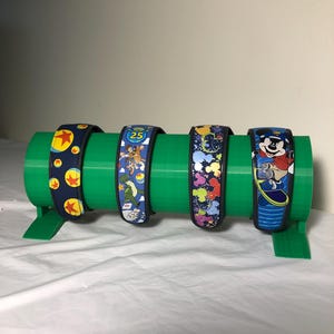 Kids Multi MagicBand Display Holder  *Option 2 Characters*  Double Sided 3D Printed (Holds up to 5 MagicBands)