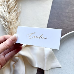 Marque-places de mariage pliés personnalisés avec les noms des invités en or, argent ou or rose / écriture manuscrite / style Ari