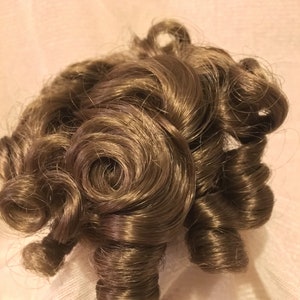 Vintage Imsco World of Dolls Wig Style M-400 Size 4/5   -   Color Sunshine and Light Brown