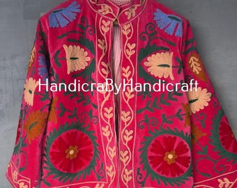 Chaqueta Suzani de terciopelo bordada a mano: abrigo acolchado indio Kantha rosa