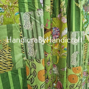 Peut inclure: Tissu patchwork vert avec des motifs floraux, rayés et léopard. Le tissu présente différentes nuances de vert, avec des accents de jaune, d'orange et de violet. Le texte "HandicraByHandicraft" est visible.