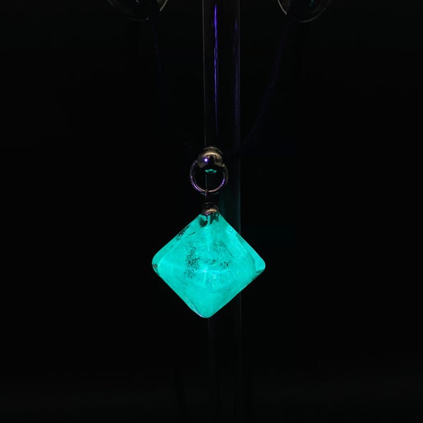 Glow in the Dark Glas Diamant, Leuchtet im Dunkeln, fluoreszierend, UV Aktiver Kettenanhänger