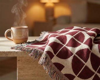Couverture tissée en coton bordeaux foncé motif géométrique