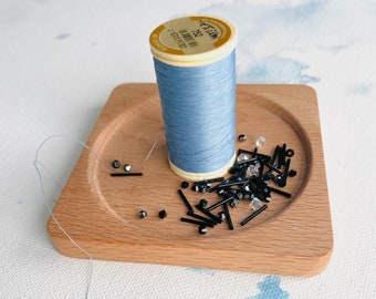 Spool holder and beading plate, Luneville tambour embroidery 2 in 1 tool, Fabrique Studio