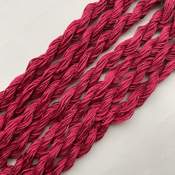 Fil de soie rouge à lèvres Fabrique, taille 5, fil à broder artisanal teint à la main