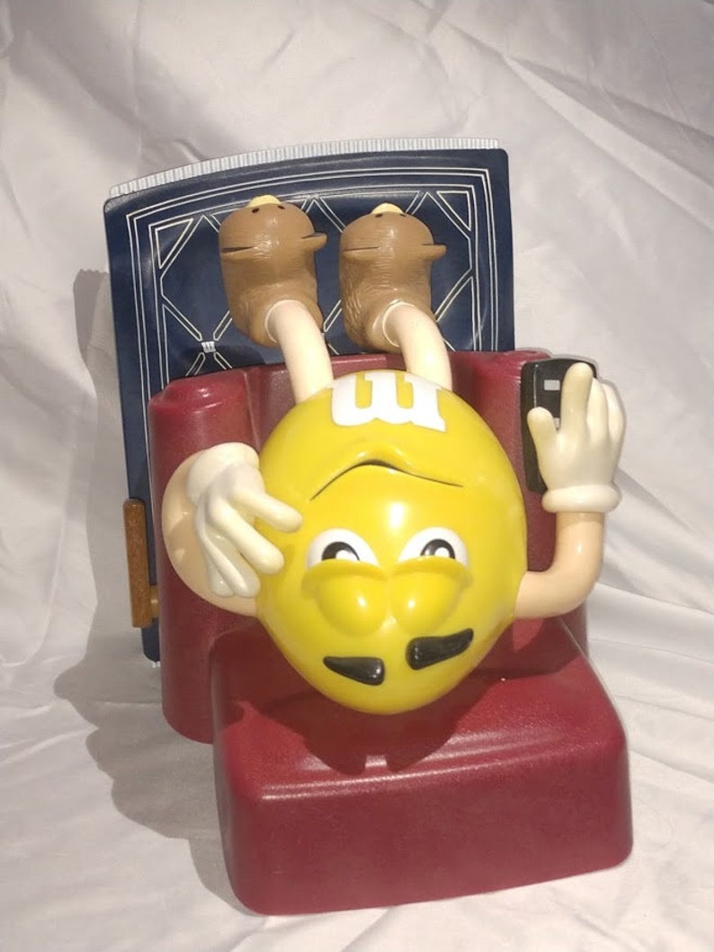 Vintage Collectible M/&M/'s Yellow Lazy Boy Chair Recliner Candy Dispenser 1999