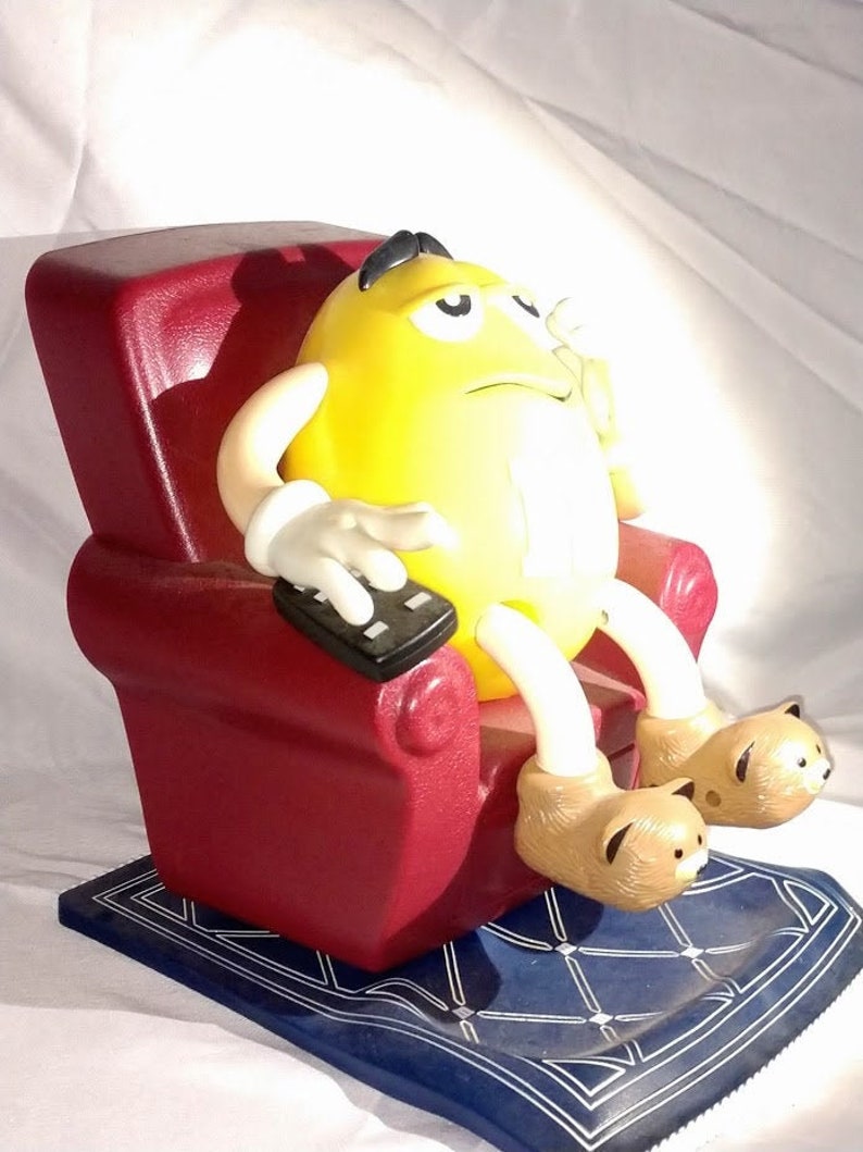Vintage Collectible M/&M/'s Yellow Lazy Boy Chair Recliner Candy Dispenser 1999