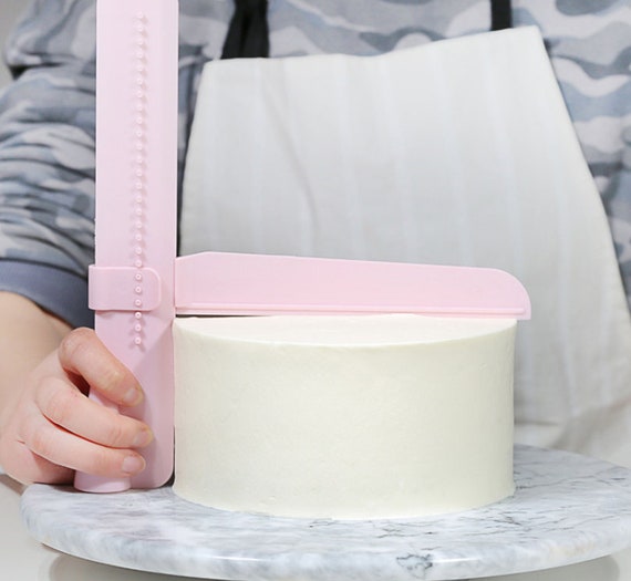 Verstellbarer Tortenschaber & Schaber: Fondant Kantenglätter