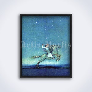 Pode incluir: Uma ilustração vintage de uma mulher a montar a cavalo através de um céu noturno estrelado. A mulher está vestida com um vestido branco e um chapéu, e segura uma espada na mão direita. O cavalo é de cor cinza escuro e está a galopar pelo ar. O fundo é um céu azul escuro com muitas estrelas.