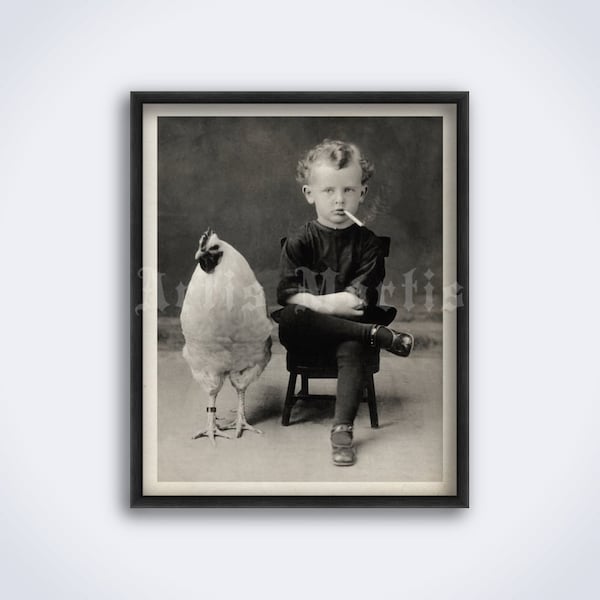 Smoking boy with a chicken - photo vintage, enfant, cigarette, humour rétro, bizarre, curiosité, cadeau fumeur, impression, affiche (TÉLÉCHARGEMENT NUMÉRIQUE)