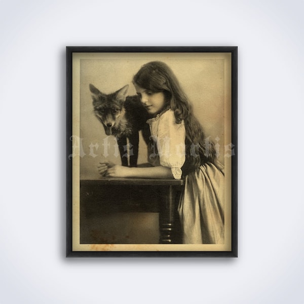 Chica con zorro - Foto de la era victoriana, inusual, extraña, linda, arte de mascotas, fotografía eduardiana, decoración retro, impresión, póster (DESCARGA DIGITAL)