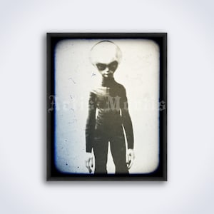Skinny Bob Grey Alien photo – Roswell incident, UFO, conspiracy - vintage ufology print, poster (DIGITAL DOWNLOAD)