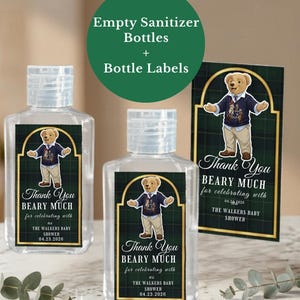 Puede incluir: Botellas de desinfectante de manos vacías y transparentes con etiquetas. Las etiquetas presentan un oso de dibujos animados con un suéter, con el texto "Thank You BEARY MUCH for celebrating with us THE WALKERS BABY SHOWER 04.23.2026". Un círculo verde indica "Empty Sanitizer Bottles + Bottle Labels".