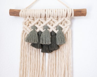 Small macrame wall hanging, boho decor