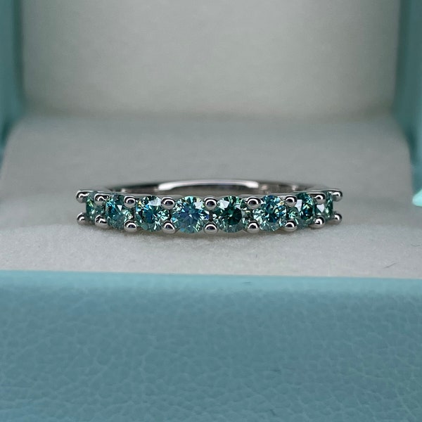 Aquablauer Moissanit. Sterling Silber 925 halbe Ewigkeitsband mit Aqua Blue Moissanite