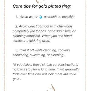Puede incluir: Consejos para el cuidado de un anillo chapado en oro. Evita el agua, los productos qu&iacute;micos y qu&iacute;tatelo al limpiar, cocinar, ducharte, nadar o dormir. Si sigues estas sencillas instrucciones de cuidado, el oro se mantendr&aacute; durante mucho tiempo. Se desvanecer&aacute; gradualmente con el tiempo y se ver&aacute; m&aacute;s como oro s&oacute;lido.