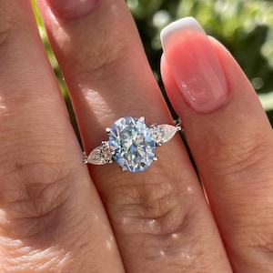 Anel de Noivado com Moissanita Azul, Prata de Lei 925 com 3 Pedras de Moissanita Azul Oceano