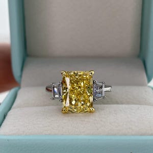 New In! Double tone Sterling Silver 925 engagement ring with 3.5CT canary yellow crushed ice simulated diamond