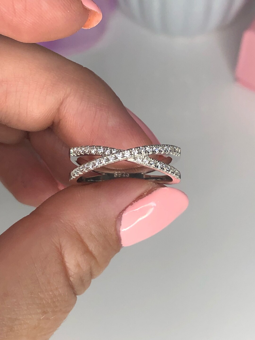 人気ブランド【PAVOI】Half CZ Criss Crossリング Amazon.com: PAVOI 14K Gold Plated X Ring Simulated Diamond