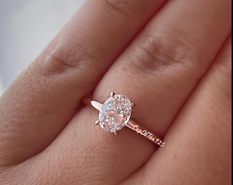 Anillo de compromiso de moissanita ovalada de 1,5 quilates. Anillo de compromiso de oro rosa sobre plata de ley 925 con diamante CZ o moissanita de talla ovalada de 1,5 quilates.