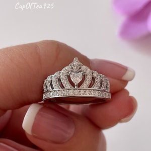 La Isabel. Impresionante anillo de corona de reina de plata de ley 925 con finos diamantes CZ 5A