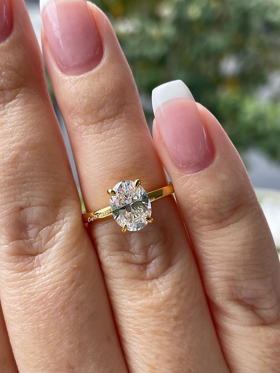 Anillo de compromiso de oro amarillo sobre plata esterlina 925, oro vermeil  con diamante simulado de talla ovalada de quilates y halo