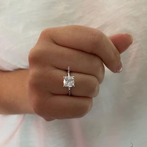 Bague de fiançailles en moissanite ou CZ taille coussin de 2,5 carats en argent sterling 925, bague en or 10 carats, bague en or 14 carats, bague de promesse en or 18 carats