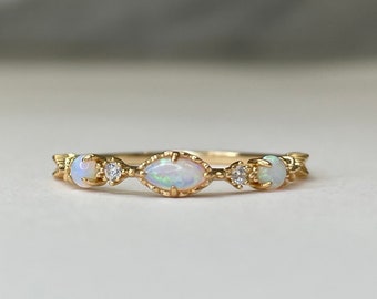 Natural opal. Yellow gold over Sterling silver 925 ring with natural opal
