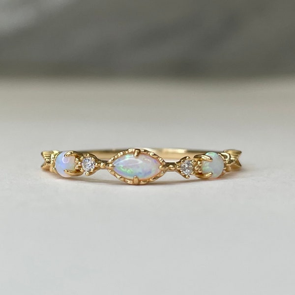 Natural opal. Yellow gold over Sterling silver 925 ring with natural opal