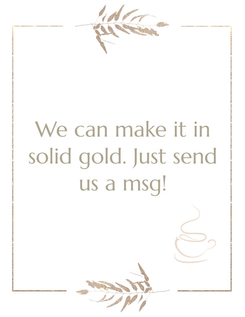 Może przedstawiać: Prostokątna grafika z cienką złotą ramką, zawierająca tekst "We can make it in solid gold. Just send us a msg!" jasnobrązową czcionką. Projekt zawiera mały rysunek liniowy filiżanki kawy oraz dwie ozdobne złote gałązki z liśćmi.