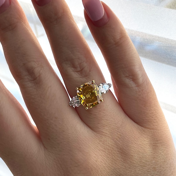 New In! Sterling Silver 925 engagement ring with 4CT cushion cut yellow citrine simulated diamond.