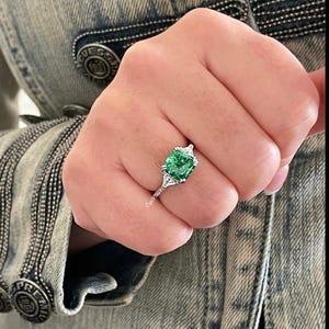 The Joy. Crushed ice 3CT green emerald in sterling silver 925. Engagement ring, promise ring, May birthstone ring