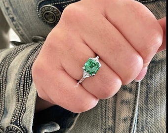 The Joy. Crushed ice 3CT green emerald in sterling silver 925. Engagement ring, promise ring, May birthstone ring