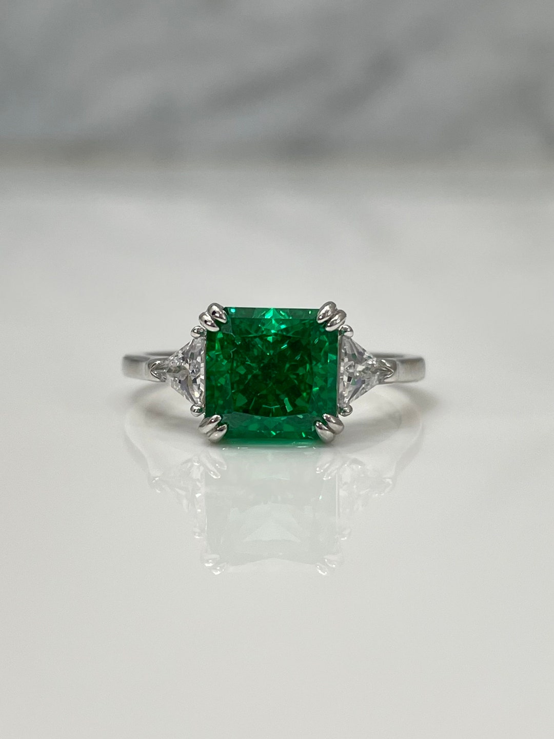 New In the Joy. Crushed Ice 3CT Green Emerald Crushed Ice Simulated